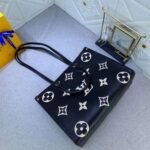 Louis Vuitton Onthego MM Black Cream 35Cm M45495 - Image 5
