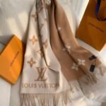 Louis Vuitton Reykjavik Scarf Beige 180Cm M78123 - Image 4