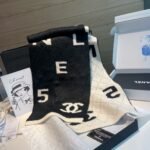 Chanel Logo Cashmere Muffler Black And White 170Cm - Image 3