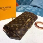 Louis Vuitton Favorite PM Monogram Canvas For Women 24Cm LV M40717 - Image 3