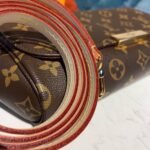 Louis Vuitton Favorite PM Monogram Canvas For Women 24Cm LV M40717 - Image 10