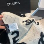 Chanel Logo Cashmere Muffler Black And White 170Cm - Image 7
