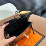 Hermes Kelly Mini Pochette Shiny Alligator Black 21Cm - Image 6