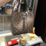 Louis Vuitton Neonoe MM Black 25Cm M44020 - Image 2