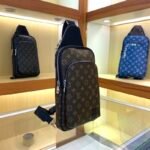 Louis Vuitton Avenue NM Crossbody Bag Monogram 31Cm M46327 - Image 4