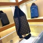 Louis Vuitton Avenue NM Crossbody Bag Monogram 31Cm M46327 - Image 5