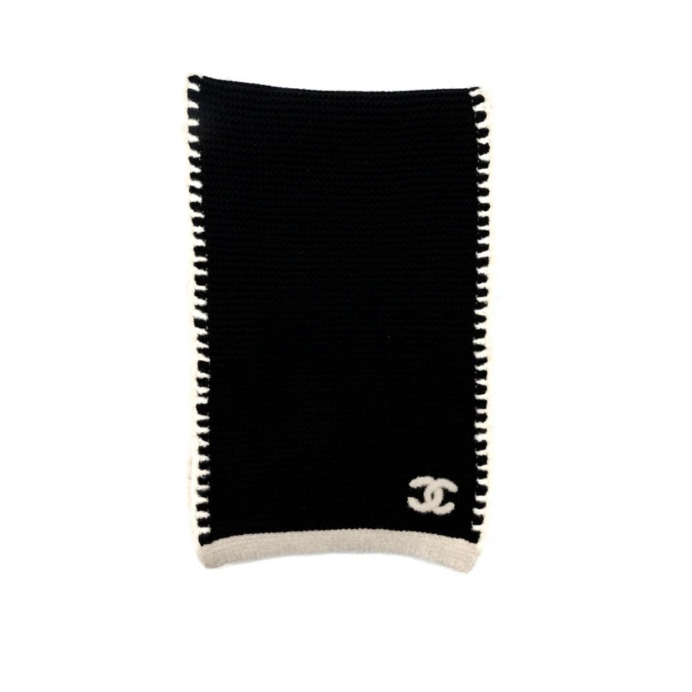 Thumbnail-14-2 Chanel 23A Cashmere Scarf Black And White 170Cm - Image 1